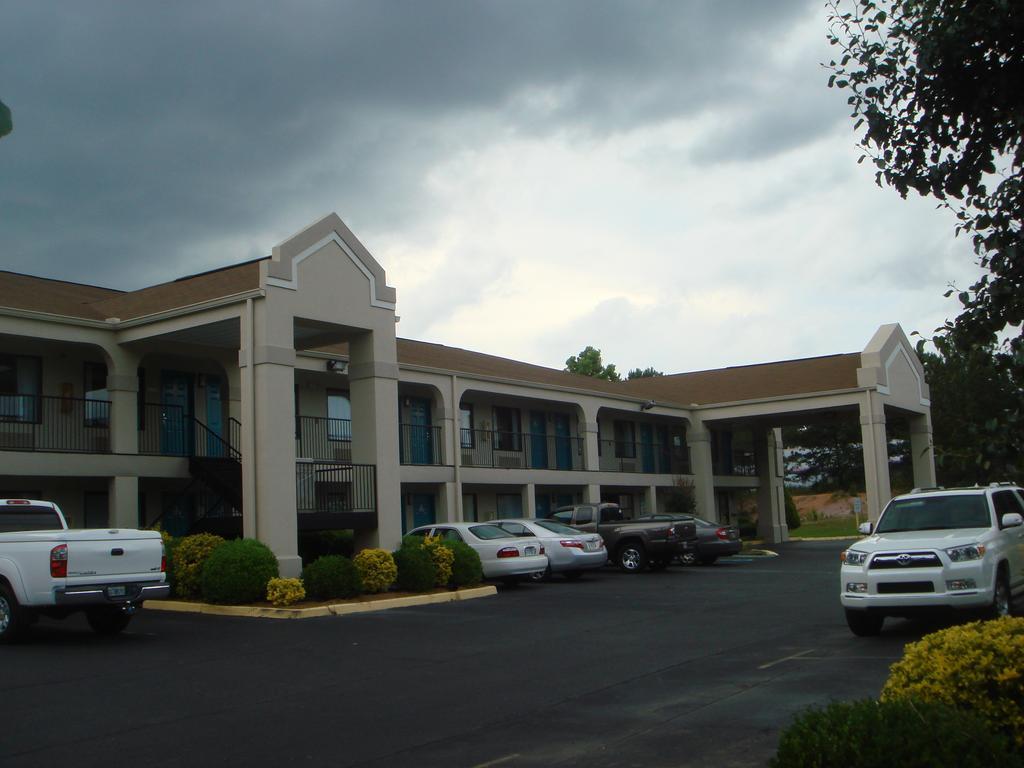 Key West Inn - Roanoke Bagian luar foto
