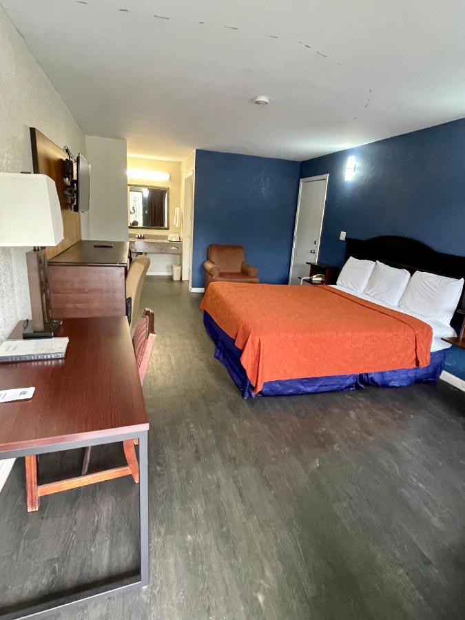 Key West Inn - Roanoke Bagian luar foto