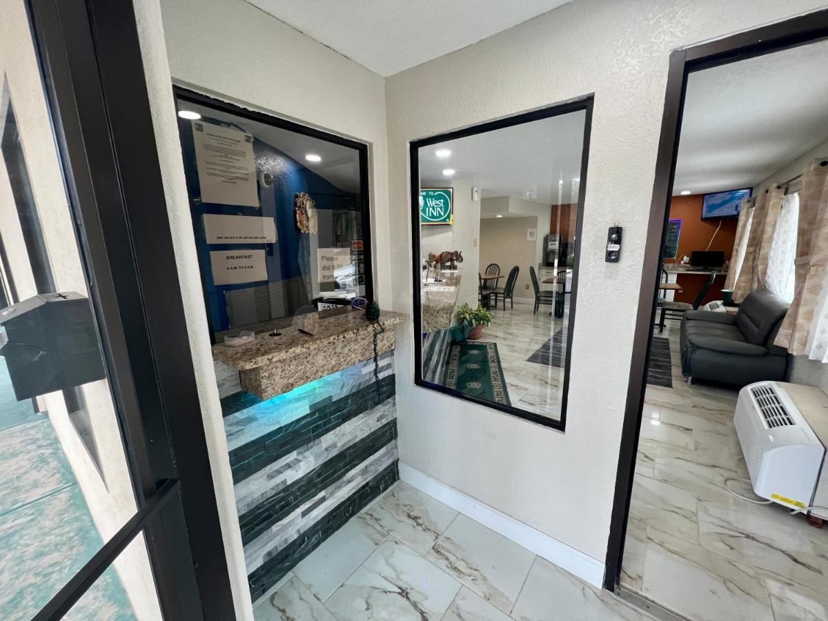 Key West Inn - Roanoke Bagian luar foto