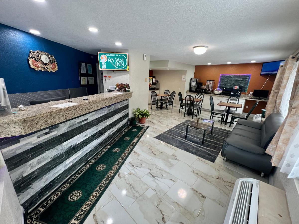 Key West Inn - Roanoke Bagian luar foto