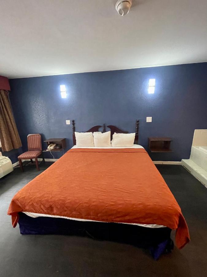Key West Inn - Roanoke Bagian luar foto